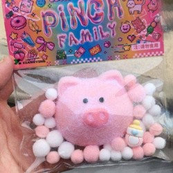 Pinch Family Γουρουνάκι Sticky Squeeze Soft Toy -Μαλακή Πατούσα