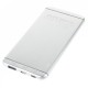 Λεπτό Power Bank 7.000mAh της Leouw σε ασημένιο χρώμα.